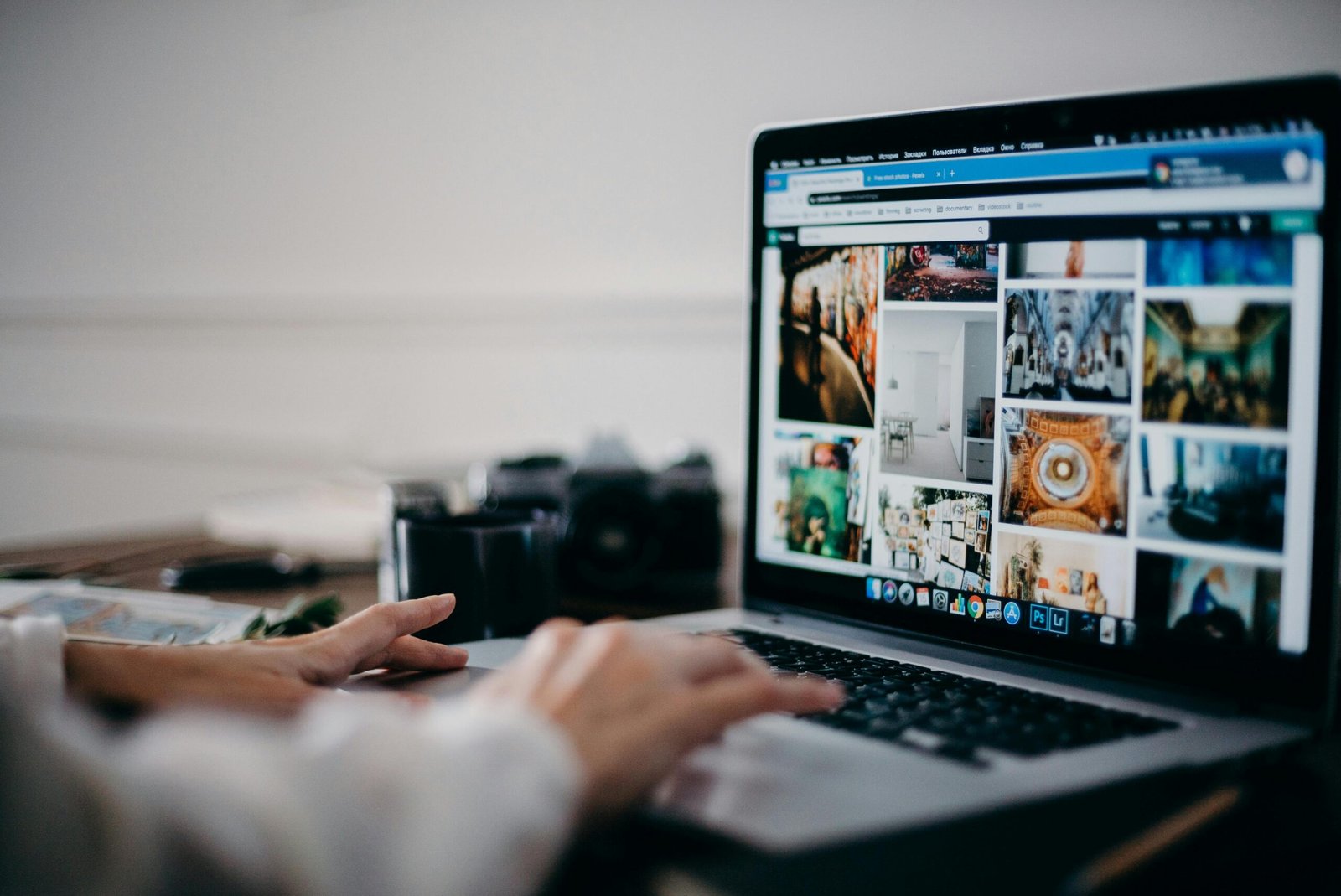 Learn how to structure an affiliate website after 60 with clear pages, simple navigation, legal essentials and a beginner-friendly layout that builds trust